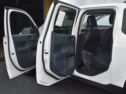 New 2025 Ford Maverick Lariat w/ Black Appearance Package image 23