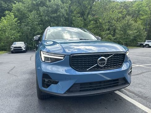Used 2023 Volvo XC40 B5 Plus w/ Driver Assist Package AWD/4WD image 12