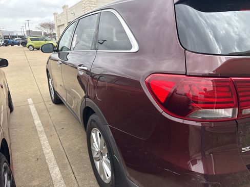 Used 2019 Kia Sorento LX image 7