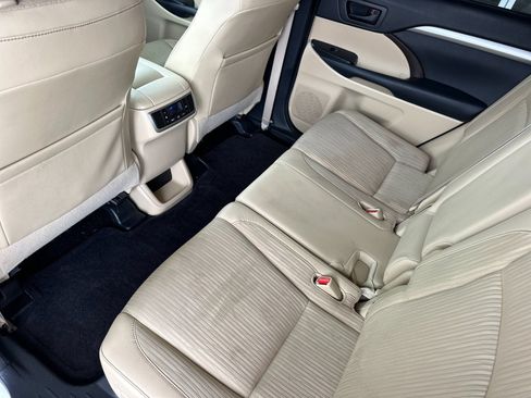 Used 2015 Toyota Highlander Plus AWD/4WD image 12