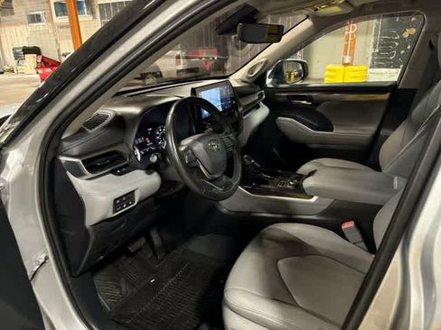 Used 2021 Toyota Highlander Limited AWD/4WD image 32