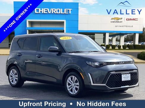 Used 2023 Kia Soul LX image 1