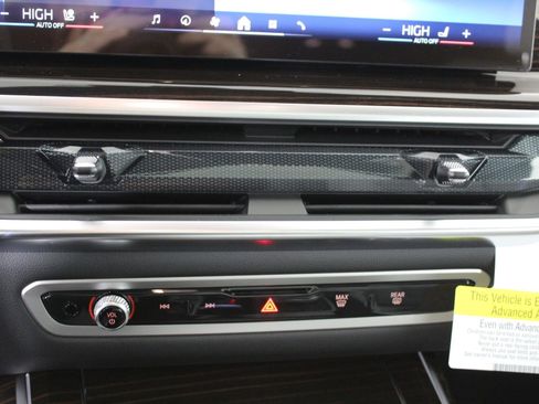 New 2026 BMW X7 xDrive40i w/ Premium Package image 17