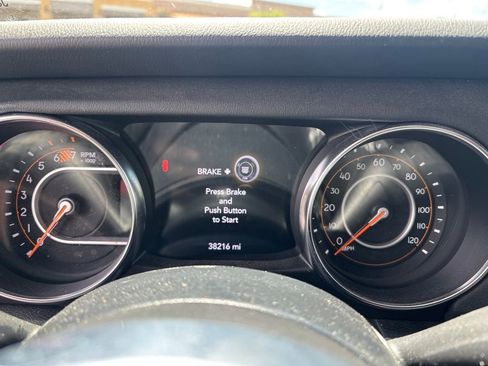Used 2022 Jeep Wrangler Unlimited Sahara w/ Dual Top Group AWD/4WD image 12