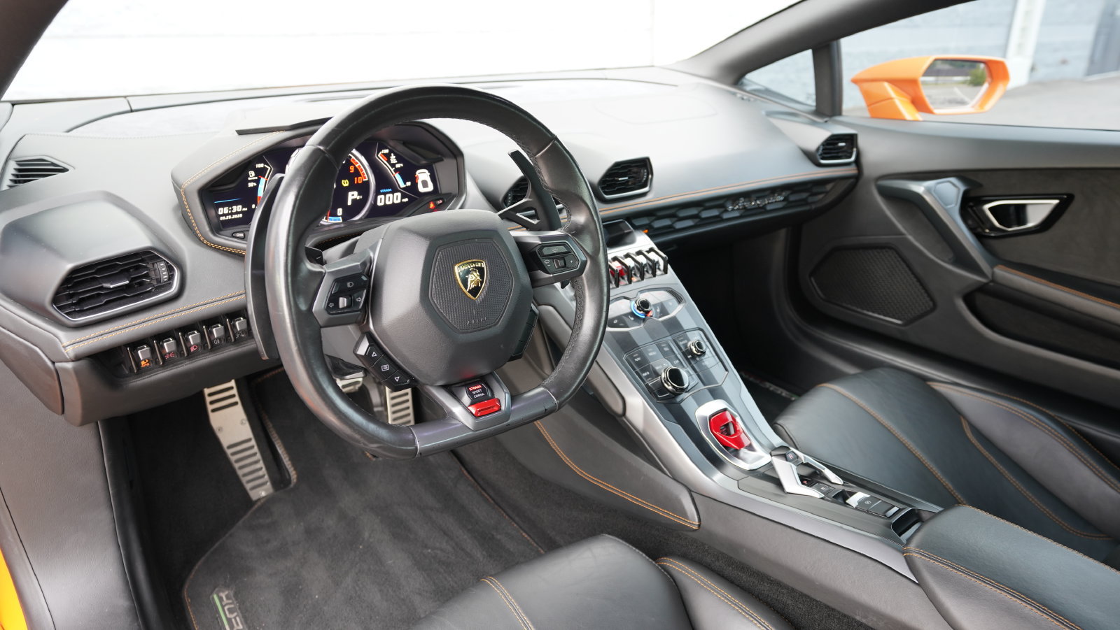Used 2015 Lamborghini Huracan LP 610-4 AWD/4WD image 4