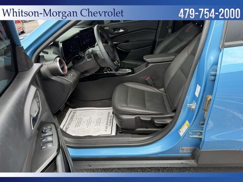 Used 2025 Chevrolet Trax RS w/ Sunroof Package FWD image 16