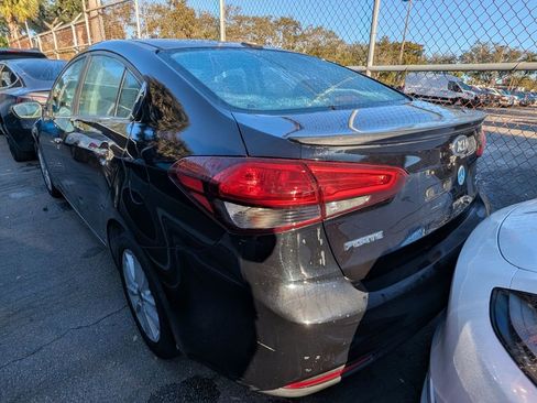 Used 2017 Kia Forte S w/ S Technology Package image 9