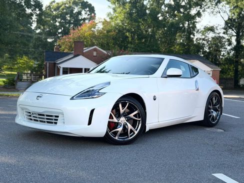 Used 2014 Nissan 370Z Touring w/ Sport Package RWD image 2