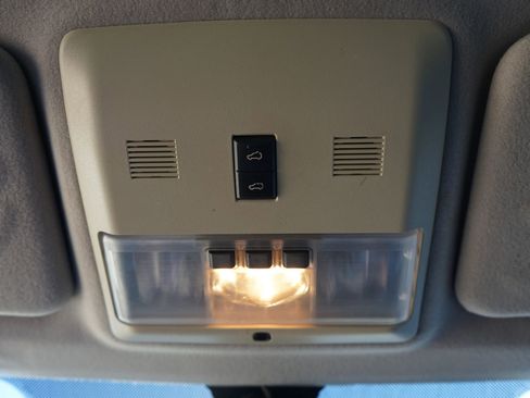 Used 2008 Land Rover Range Rover Sport HSE image 32