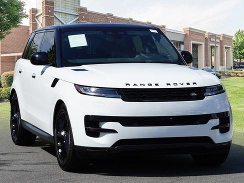 Used 2024 Land Rover Range Rover Sport SE AWD/4WD image 3
