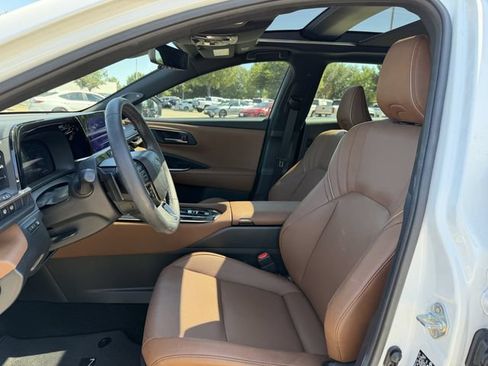 Certified 2025 Toyota Crown Signia w/ Advanced Technology Package AWD/4WD image 27