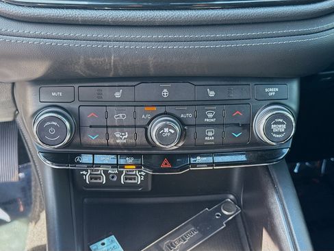 Used 2024 Dodge Durango SXT AWD/4WD image 14