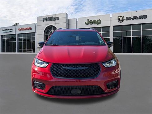 New 2026 Chrysler Pacifica Limited image 9