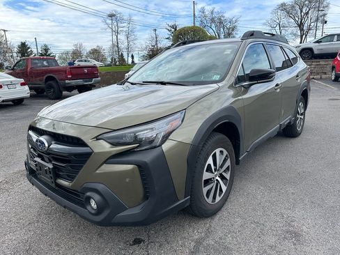 Used 2025 Subaru Outback Premium AWD/4WD image 10