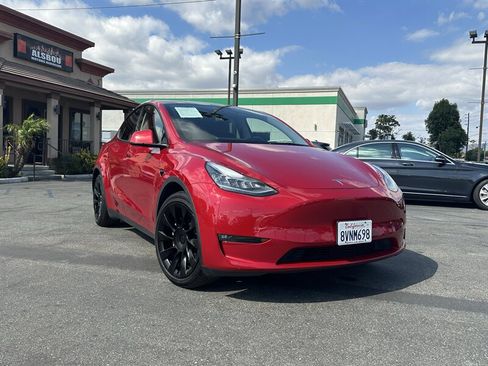 Used 2021 Tesla Model Y Long Range AWD/4WD image 17
