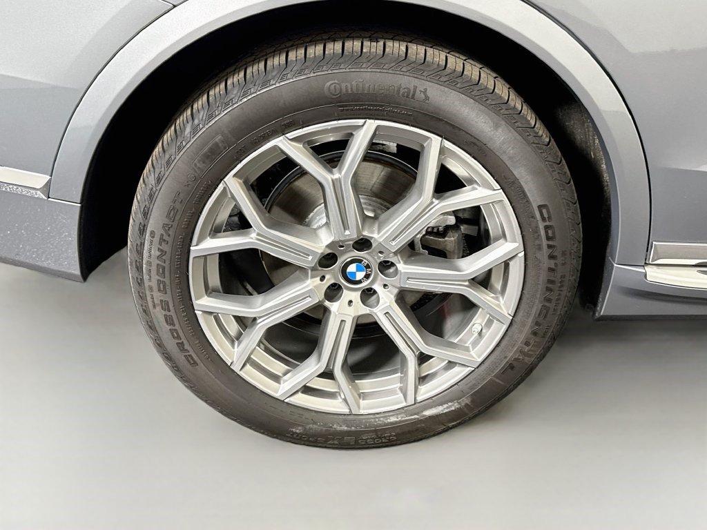 Used 2026 BMW X7 xDrive40i AWD/4WD image 32