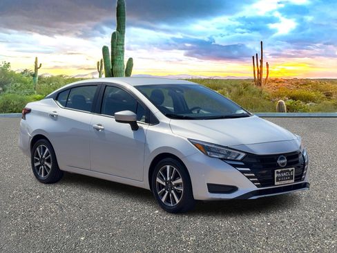 Certified 2025 Nissan Versa SV image 7