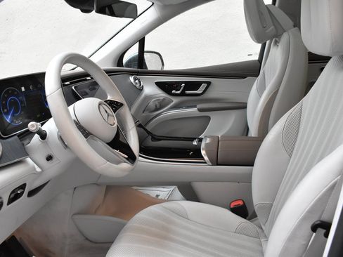 Used 2023 Mercedes-Benz EQS 450+ SUV image 13