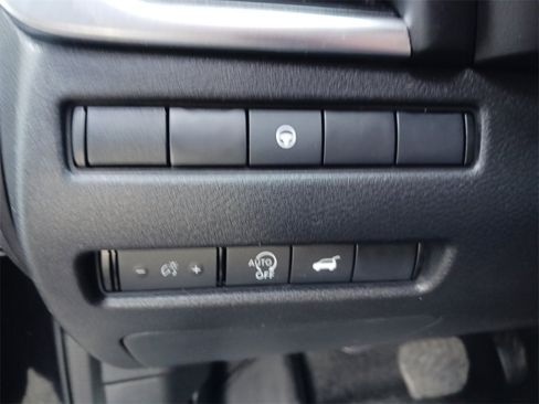 Used 2024 Nissan Rogue SV image 34