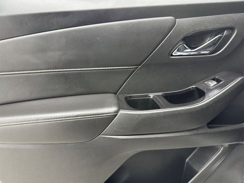 Used 2020 Chevrolet Traverse LS image 32