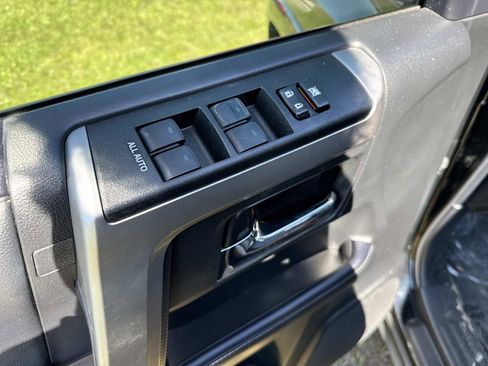 Used 2022 Toyota 4Runner SR5 Premium image 16