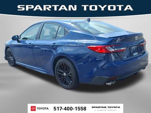Used 2025 Toyota Camry SE FWD image 9