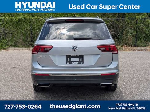Used 2021 Volkswagen Tiguan SE w/ Panoramic Sunroof Package FWD image 4