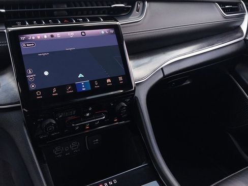 Used 2022 Jeep Grand Cherokee L Limited image 28