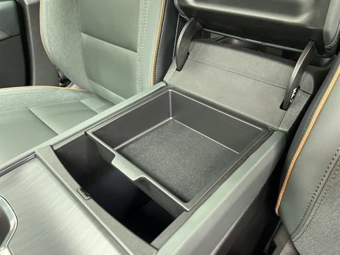 New 2026 GMC Acadia AT4 w/ Luxury Package AWD/4WD image 18