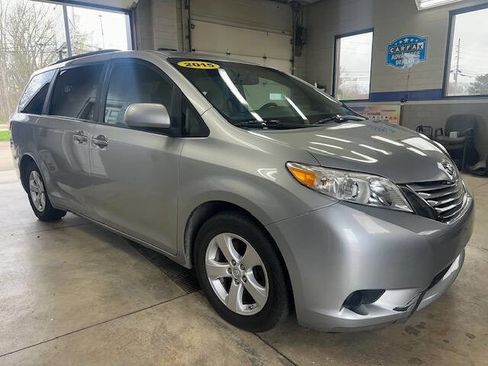 Used 2015 Toyota Sienna LE FWD image 1