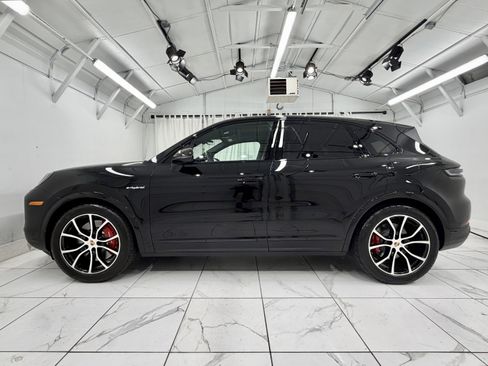 Certified 2026 Porsche Cayenne S AWD/4WD image 15