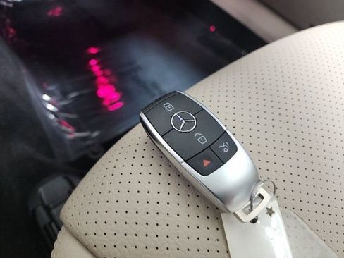 Used 2022 Mercedes-Benz GLC 300 4MATIC image 36