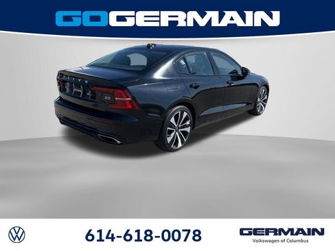 Used 2022 Volvo S60 B5 Momentum w/ Climate Package FWD image 8