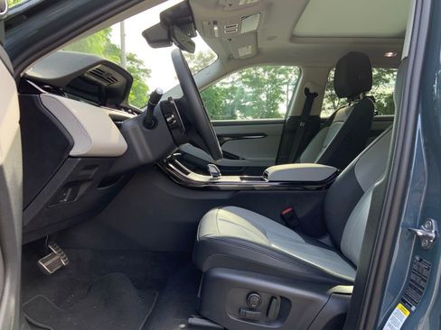 Used 2025 Land Rover Range Rover Evoque Dynamic SE image 14