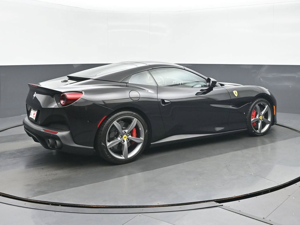 Used 2020 Ferrari Portofino RWD image 3