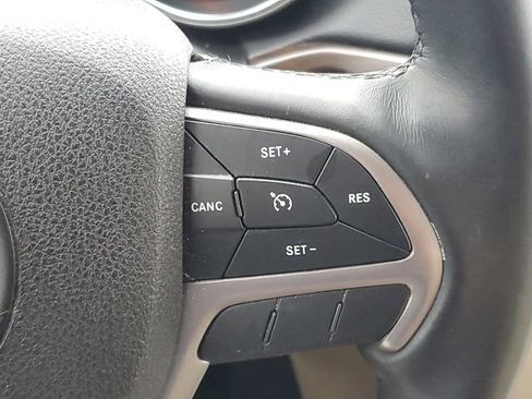 Used 2018 Jeep Grand Cherokee Limited AWD/4WD image 24