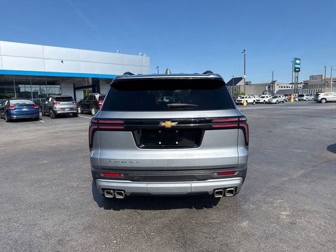 Used 2025 Chevrolet Traverse LT AWD/4WD image 4