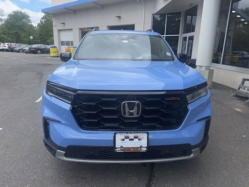 Used 2024 Honda Pilot TrailSport image 2