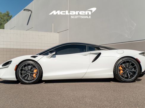 Used 2023 McLaren Artura image 4