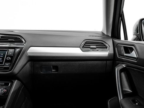 Used 2021 Volkswagen Tiguan S image 28