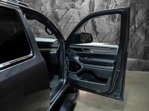 Used 2024 Jeep Wagoneer Series III w/ Premium Group I image 8