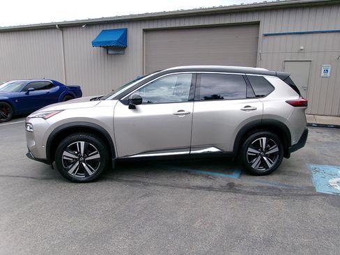 Used 2023 Nissan Rogue SL w/ SL Premium Package AWD/4WD image 3
