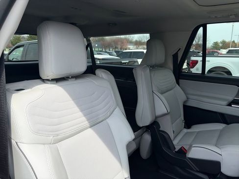 Used 2025 Ford Expedition Max Platinum w/ Platinum Ultimate Package AWD/4WD image 34