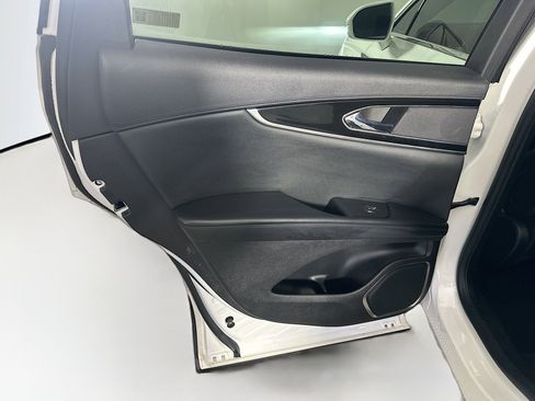 Used 2021 Lincoln Nautilus FWD w/ Equipment Group 101A image 26