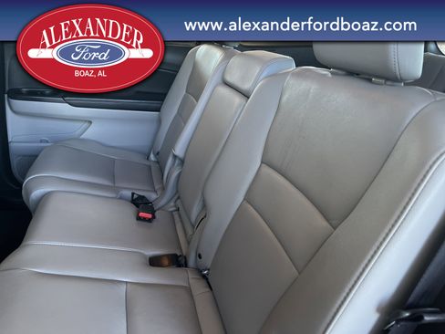 Used 2016 Honda Pilot Touring image 12