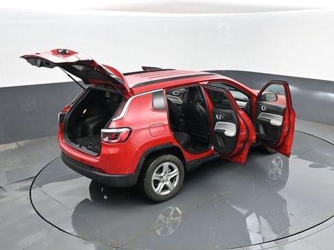 Used 2024 Jeep Compass Latitude image 24