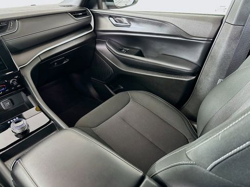 Used 2025 Jeep Grand Cherokee L Laredo w/ Luxury Tech Group I image 34