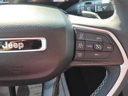Used 2023 Jeep Grand Cherokee Limited AWD/4WD image 30