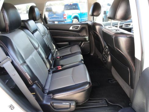 Used 2019 Nissan Pathfinder SL image 7