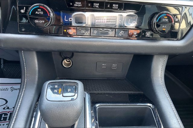 Used 2023 Nissan Pathfinder SV AWD/4WD image 34